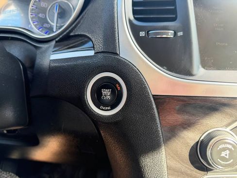 Used 2016 Chrysler 300 Limited image 47