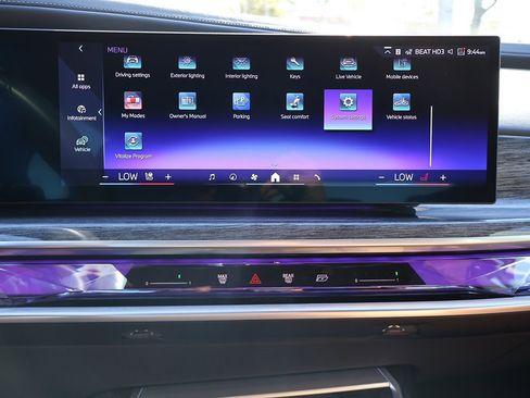 Used 2023 BMW 740i image 50