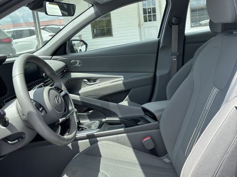 Used 2025 Hyundai Elantra Sport FWD image 6
