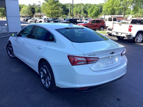 Used 2021 Chevrolet Malibu LT FWD image 2