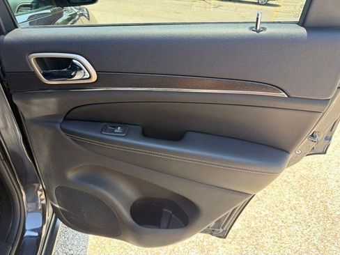 Used 2015 Jeep Grand Cherokee Limited AWD/4WD image 18