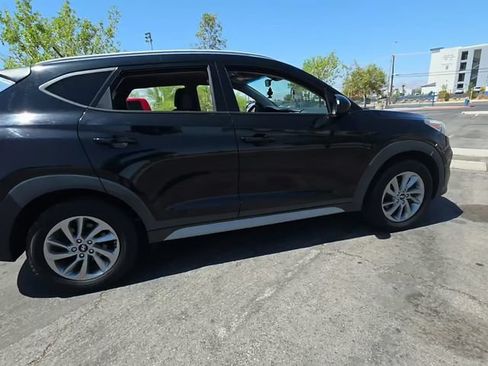 Used 2017 Hyundai Tucson SE w/ SE Popular Package 02 AWD/4WD image 3