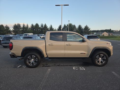 Used 2023 GMC Canyon AT4 w/ AT4 Premium Package AWD/4WD image 17