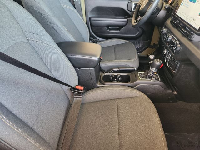 Used 2025 Jeep Gladiator Sport AWD/4WD image 19