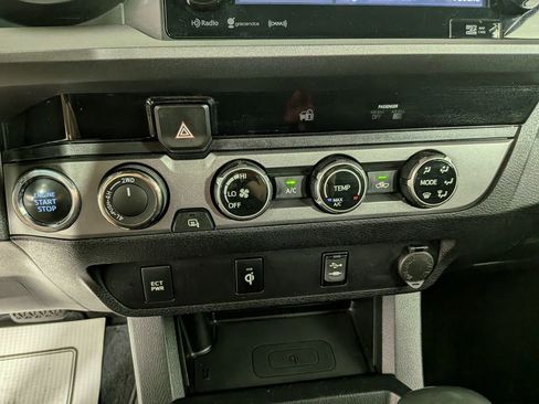 Used 2017 Toyota Tacoma TRD Sport w/ Tow Package (A/T) image 27