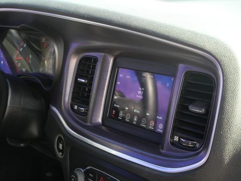 Used 2018 Dodge Charger SXT w/ Blacktop Package image 17