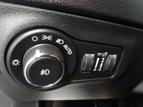 Used 2018 Jeep Compass Limited w/ Navigation Group FWD image 23