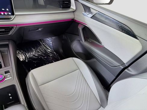 New 2026 Volkswagen Tiguan SE AWD/4WD image 25