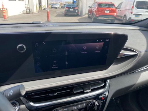 Used 2025 Buick Envista Sport Touring image 18