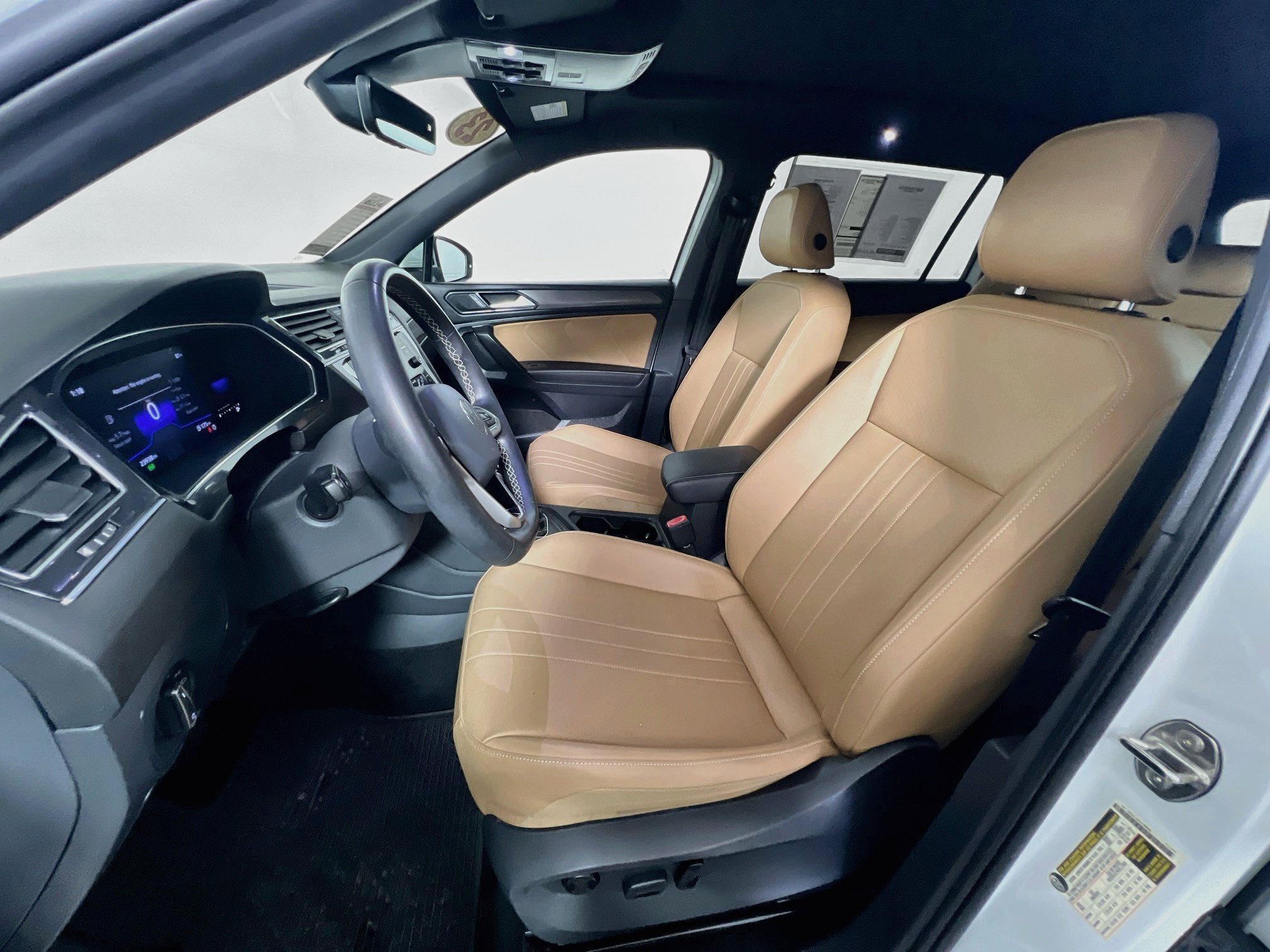 Used 2023 Volkswagen Tiguan SE w/ Panoramic Sunroof Package FWD image 14