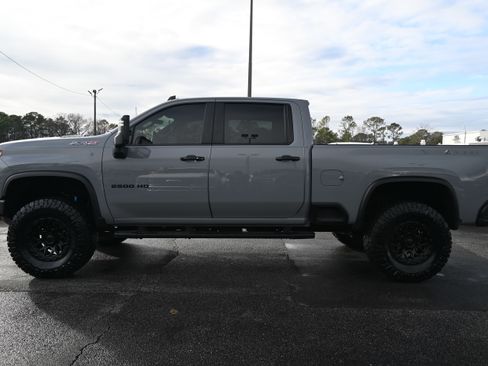 Used 2024 Chevrolet Silverado 2500 ZR2 w/ ZR2 Bison Edition image 9