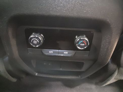 Used 2025 Chevrolet Traverse LT image 21