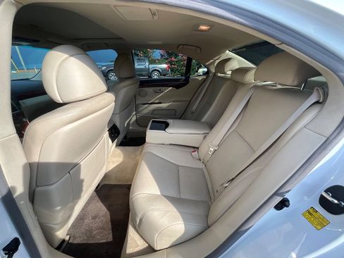 Used 2010 Lexus LS 460 RWD image 18