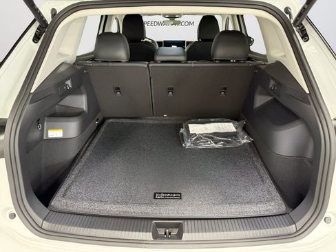 Certified 2025 Volkswagen Tiguan SE AWD/4WD image 9