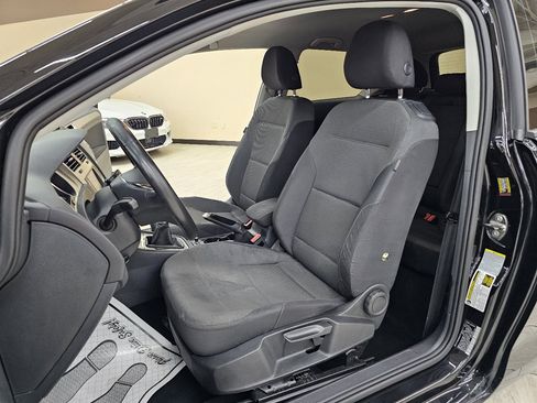 Used 2016 Volkswagen Golf S image 16