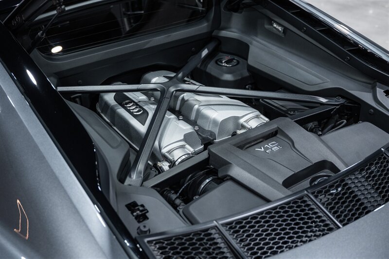 Used 2018 Audi R8 V10 RWD image 39