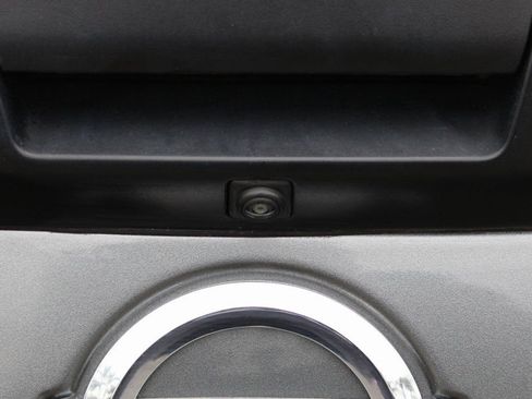 Used 2021 Nissan Titan SV w/ SV Convenience Package image 45