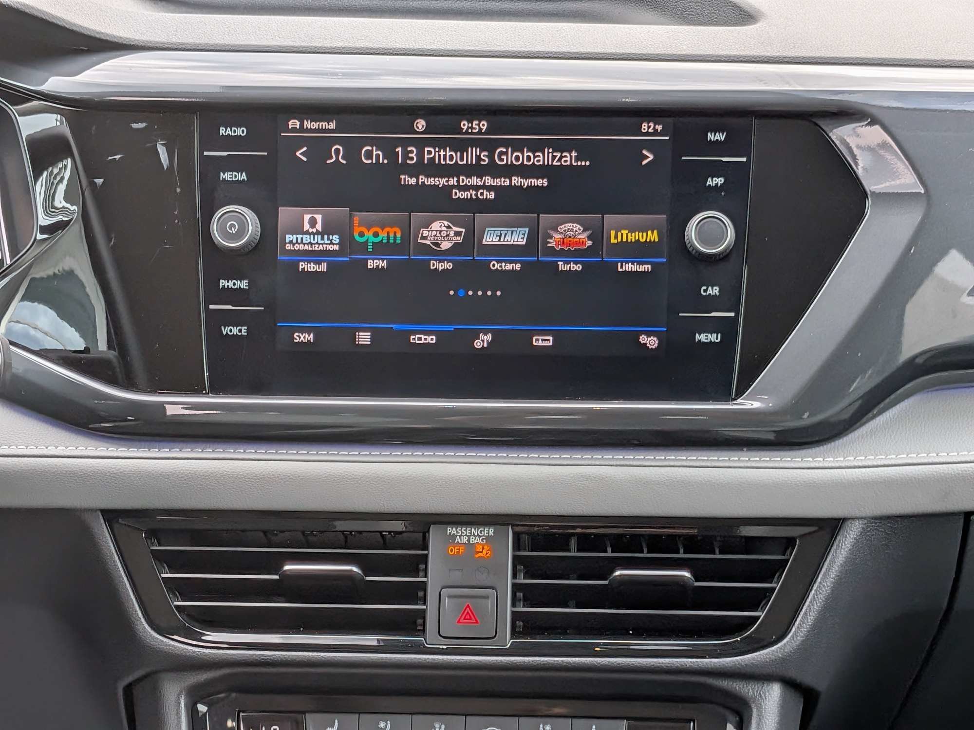 Certified 2024 Volkswagen Taos SEL AWD/4WD image 17