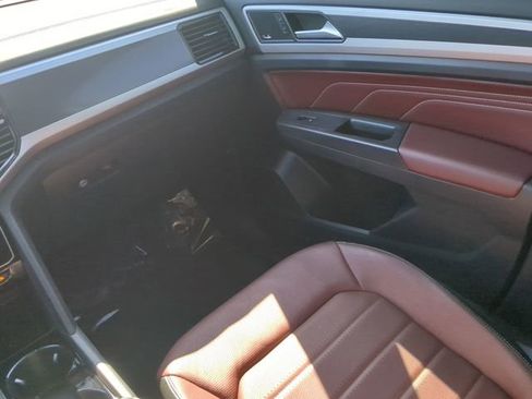 Certified 2022 Volkswagen Atlas Cross Sport SEL Premium R-Line image 17