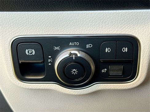 Certified 2025 Mercedes-Benz GLB 250 4MATIC image 10