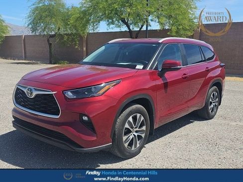 Used 2023 Toyota Highlander XLE image 1