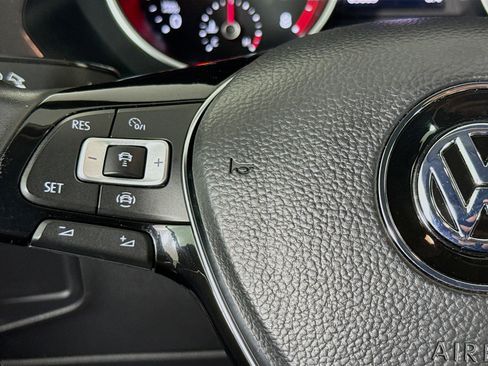 Used 2021 Volkswagen Tiguan SE FWD image 13
