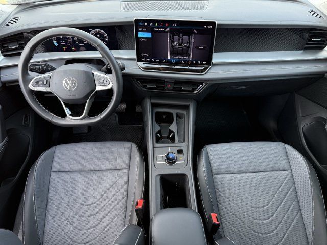 Used 2026 Volkswagen Tiguan SE FWD image 10