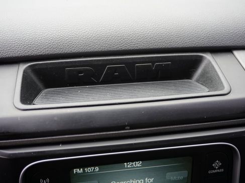 Used 2017 RAM 1500 Express image 25