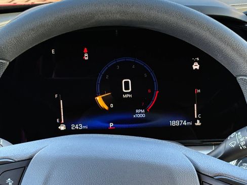 Used 2025 Chevrolet Trax LT FWD image 39
