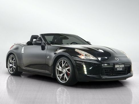 Used 2014 Nissan 370Z Touring w/ Sport Package RWD image 8