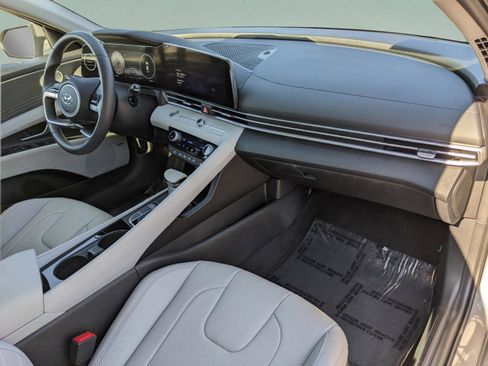 Used 2023 Hyundai Elantra Limited image 10