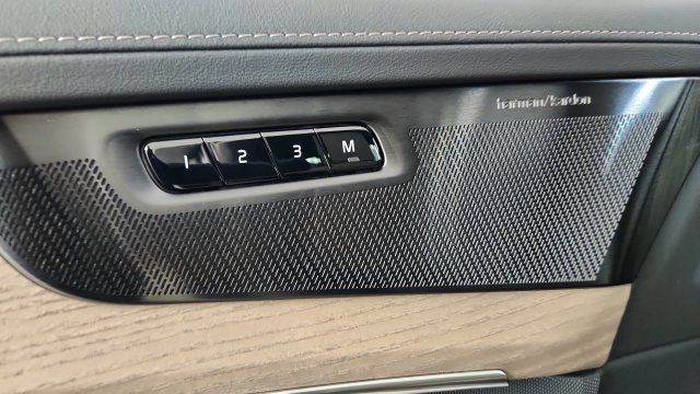 New 2026 Volvo XC90 T8 Plus w/ Protection Package Premier AWD/4WD image 11