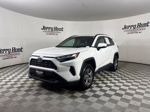 Used 2022 Toyota RAV4 XLE w/ Convenience Package AWD/4WD image 1