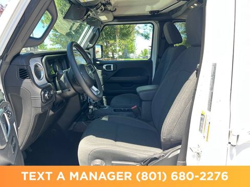Used 2025 Jeep Wrangler Unlimited Sahara AWD/4WD image 9