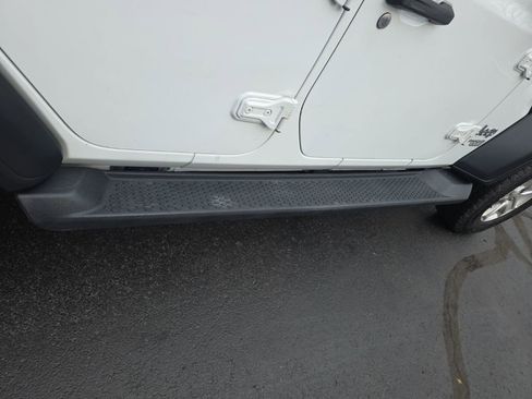 Used 2018 Jeep Wrangler Unlimited Sport S image 10