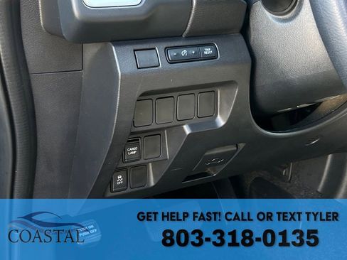 Used 2023 Nissan Frontier SV image 9