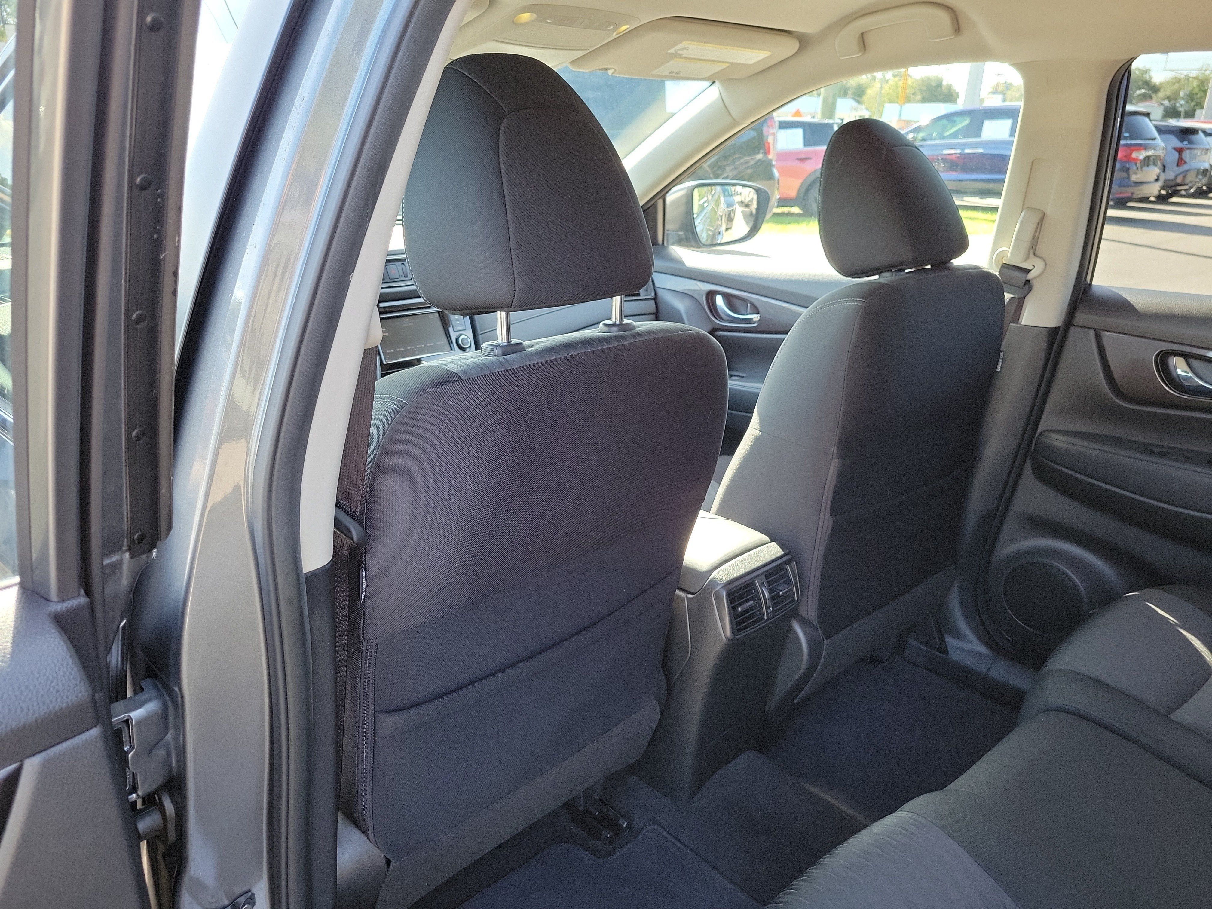 Used 2019 Nissan Rogue SV AWD/4WD image 16