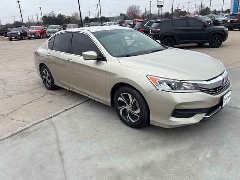 Used 2017 Honda Accord LX image 8