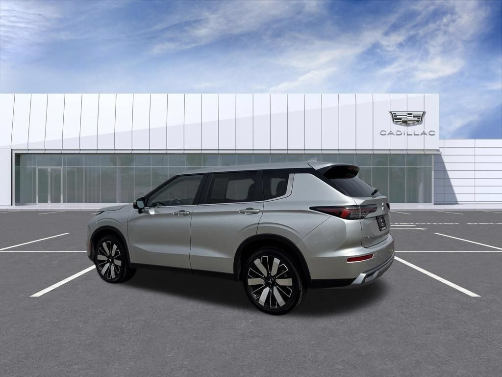 Used 2025 Mitsubishi Outlander SE AWD/4WD image 4
