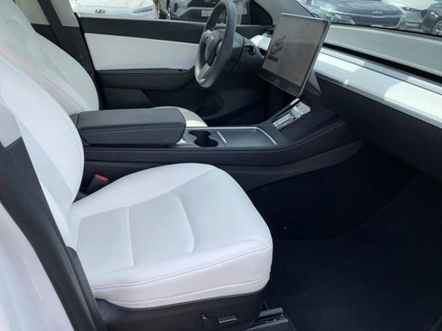 Used 2021 Tesla Model Y Long Range image 6