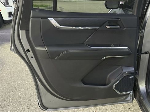 Used 2025 GMC Acadia Elevation image 34