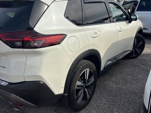 Used 2023 Nissan Rogue SL w/ SL Premium Package image 4