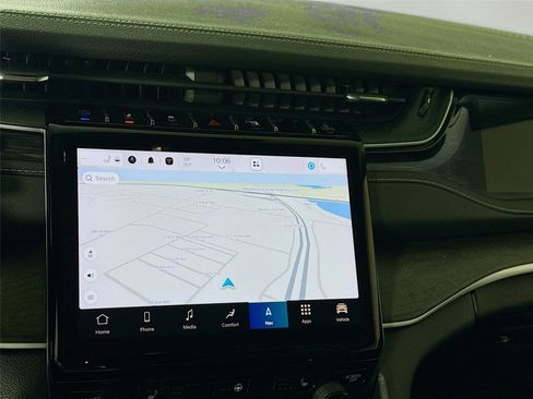 Used 2023 Jeep Grand Cherokee 4X4 image 7