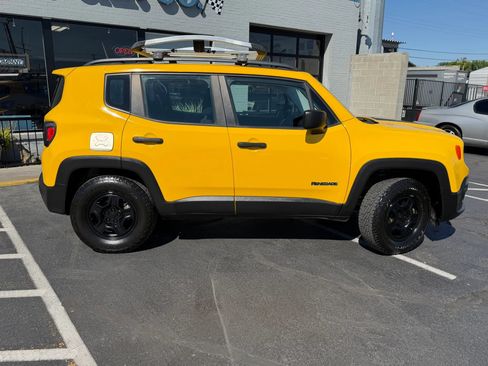 Used 2017 Jeep Renegade Sport AWD/4WD image 8