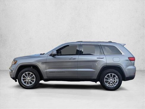 Used 2021 Jeep Grand Cherokee Laredo image 8