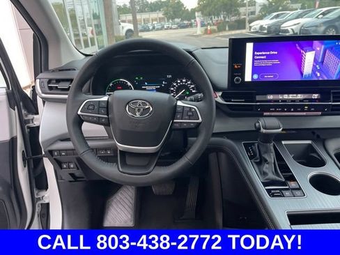 Used 2026 Toyota Sienna XLE FWD image 19