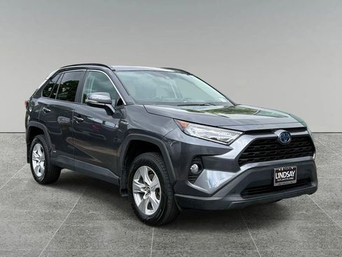 Used 2020 Toyota RAV4 XLE w/ Convenience Package AWD/4WD image 9