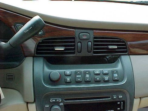 Used 2005 Cadillac De Ville FWD image 24