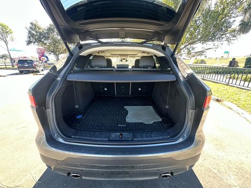 Used 2018 Jaguar F-PACE R-Sport image 25