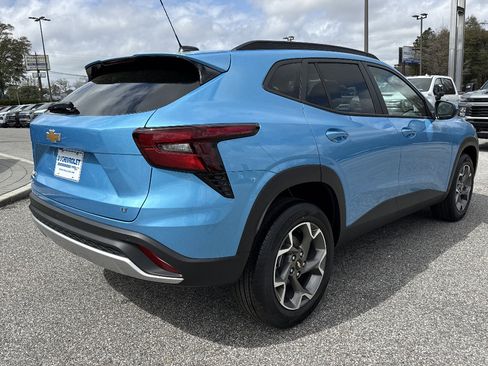 New 2026 Chevrolet Trax LT w/ Driver Confidence Package FWD image 3